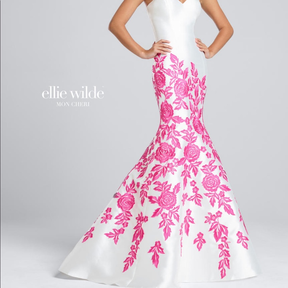 NWT Ellie Wide White with Pink Flowers